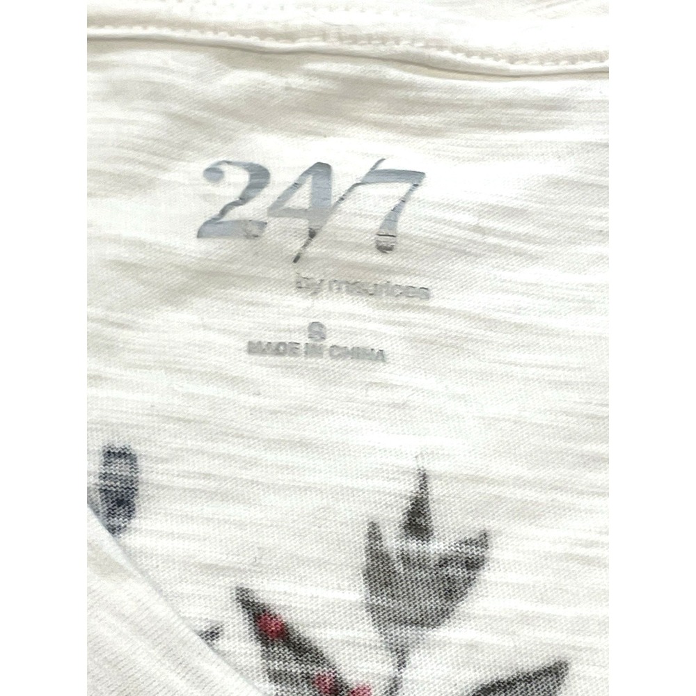 24/7 Maurices Top White Floral Roses‎ V Neck TShirt Small Modal Cotton Flowers - Picture 6 of 7
